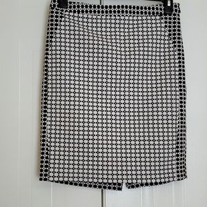 THE LIMITED. Size 8 white and black color .